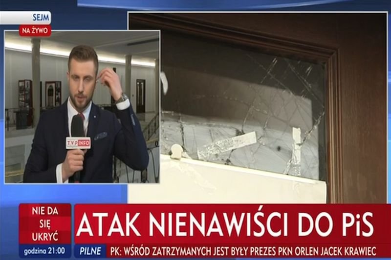 TVP informuje o ataku nienawiści do PiS. Chodzi o podpalenie biura Beaty Kempy.