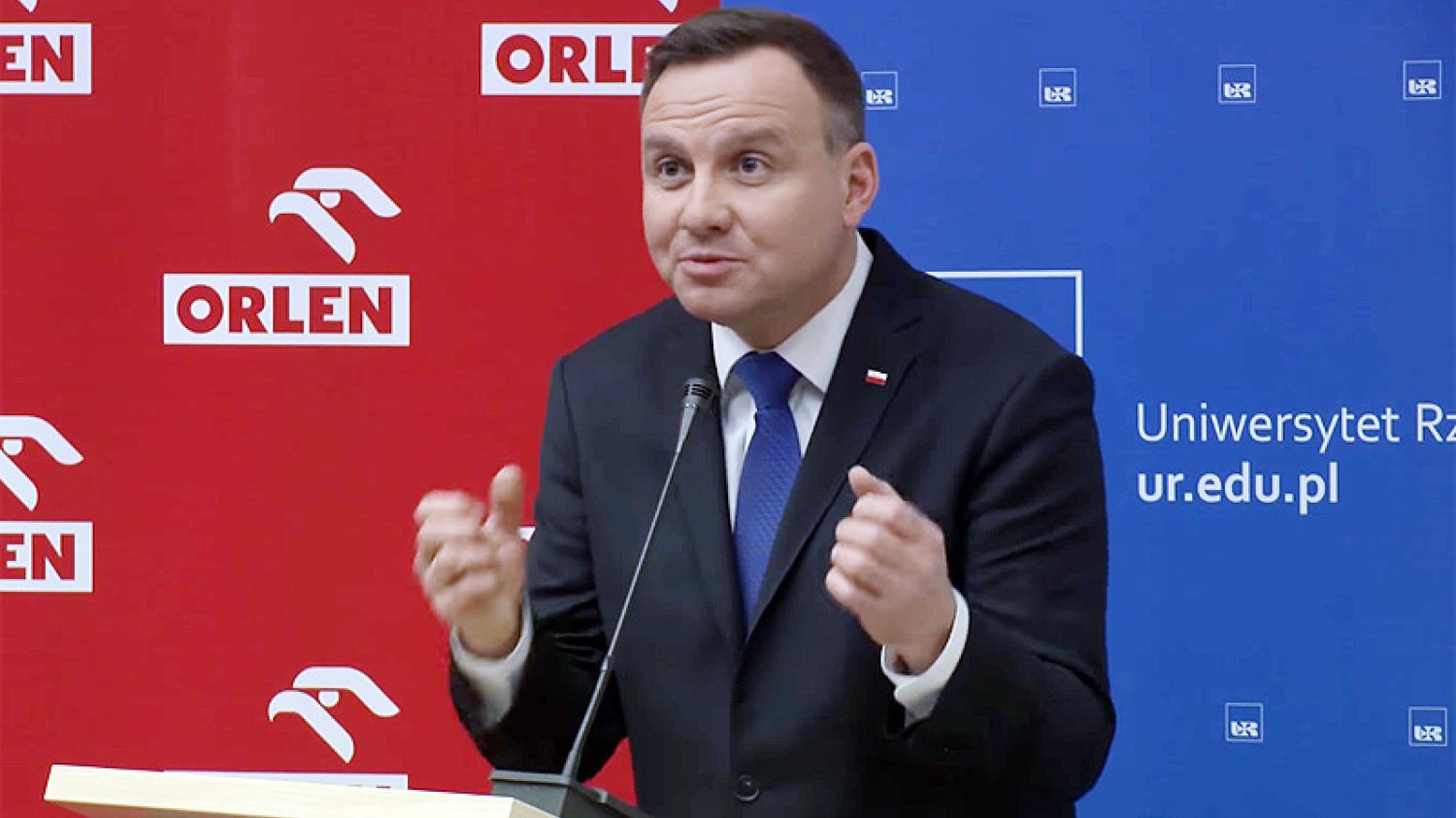 "Ja się cały czas czegoś uczę" - te słowa prezydenta Dudy wraz z towarzyszącą im mimiką podbiły internet. Nie mniej kuriozalna jest reszta wystąpienia.