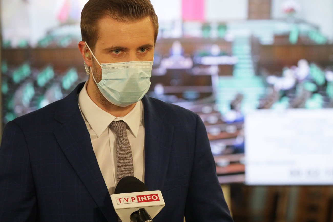 Firma Financial Poland, której większościowym udziałowcem jest dziennikarz TVP Info Miłosz Kłeczek, od początku pandemii otrzymała 3,6 mln zł pomocy publicznej.