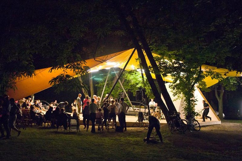 Od wspólnego śniadania na trawie po Dj-ski set do 2:00 nad ranem następnego dnia. „Zielony Jazdów” – dzień drugi.