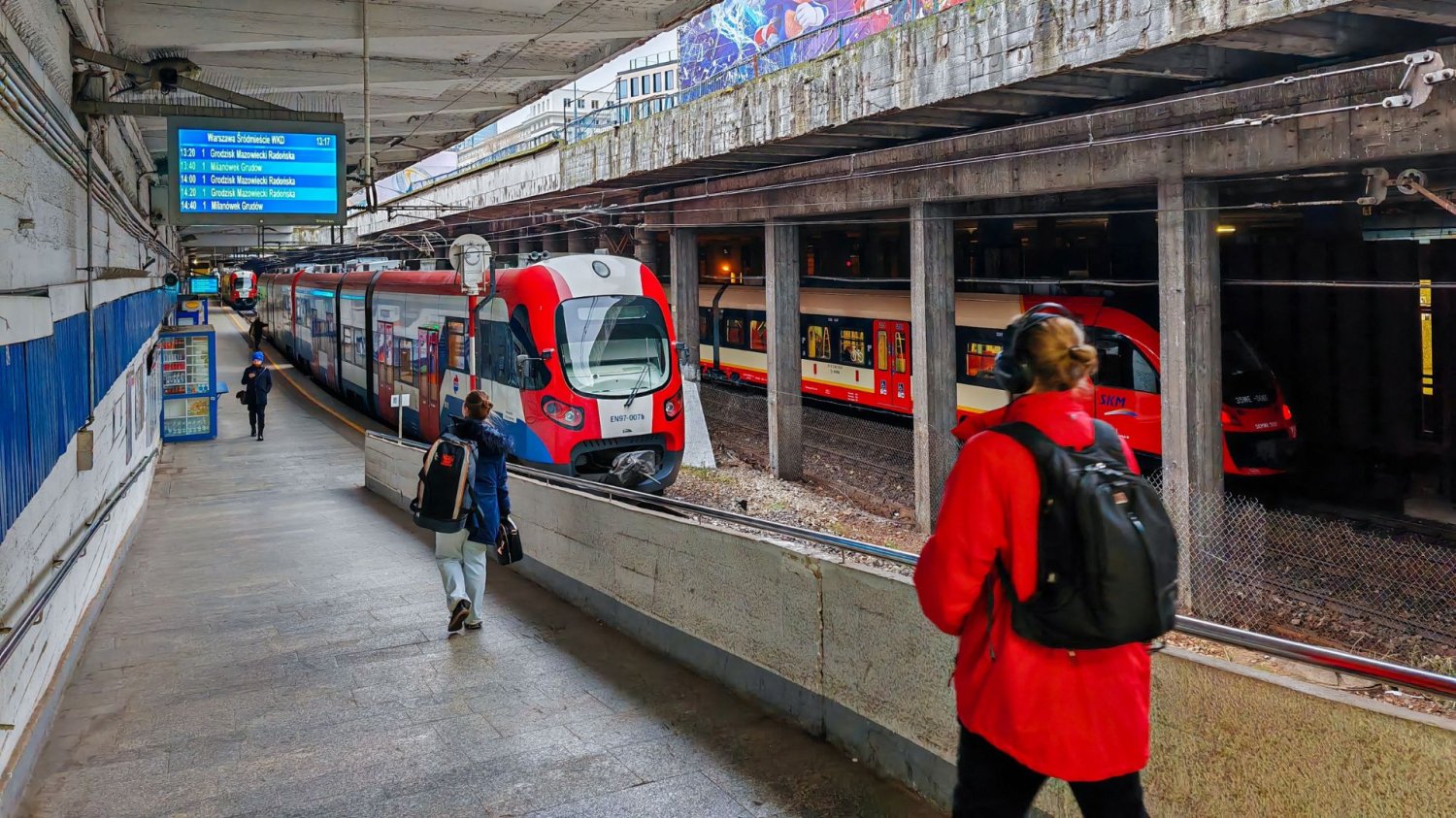 W Warszawie zderzyły się pociągi WKD Zderzenie pociągów na stacji Warszawa Śródmieście WKD
