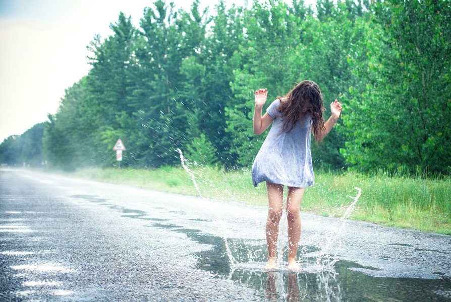 [url=http://shutr.bz/1tIzU2P]Skakanie w kałużach[/url] to przyjemność bardziej zmysłowa, niż kaloryczne lody.