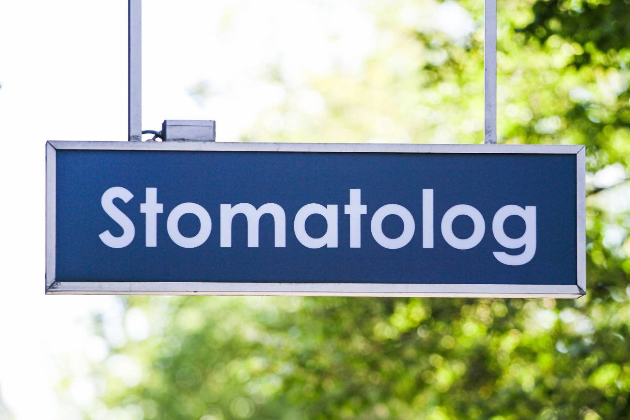 51-letni stomatolog z Lublina w trakcie zabiegu dentystycznego przemocą dokonał ingerencji w strefę intymną 24-letniej pacjentki.