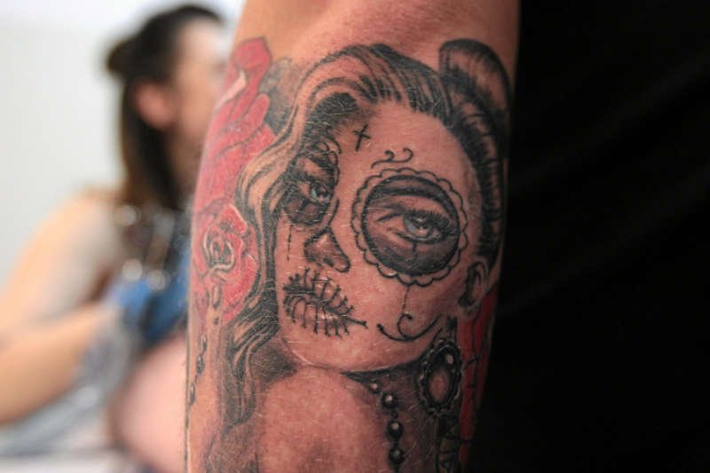 Osoby z tatuażem są bardziej skłonne do autodestrukcyjnych i patologicznych zachowań - wynika z badań SWPS Wrocław