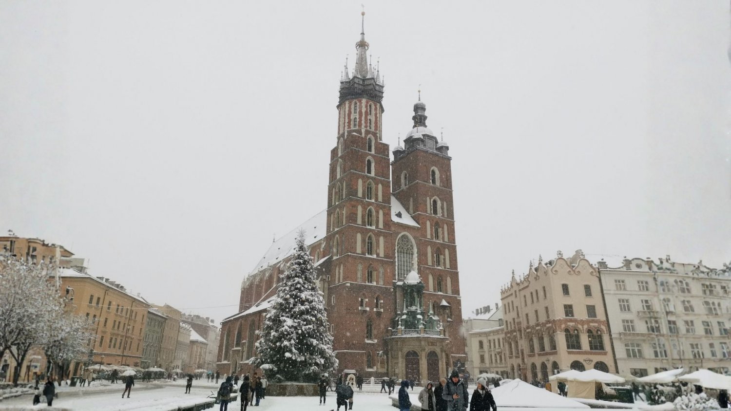 Pogoda w Polsce szaleje. Kraków już zasypało, a ma być jeszcze gorzej
