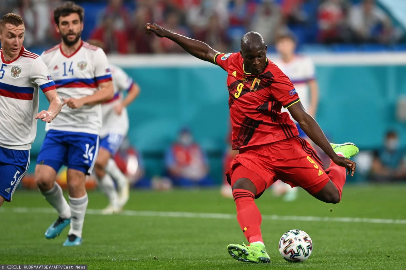Romelu Lukaku już na początku meczu trafił do siatki Rosjan w Sankt Petersburgu