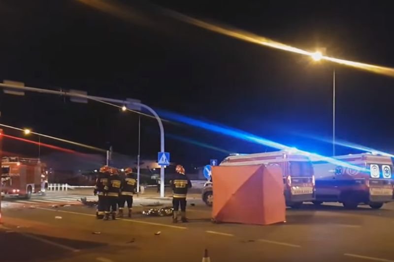 W tragicznym wypadku w Łodzi zginęły trzy osoby, a siedem odniosło obrażenia.