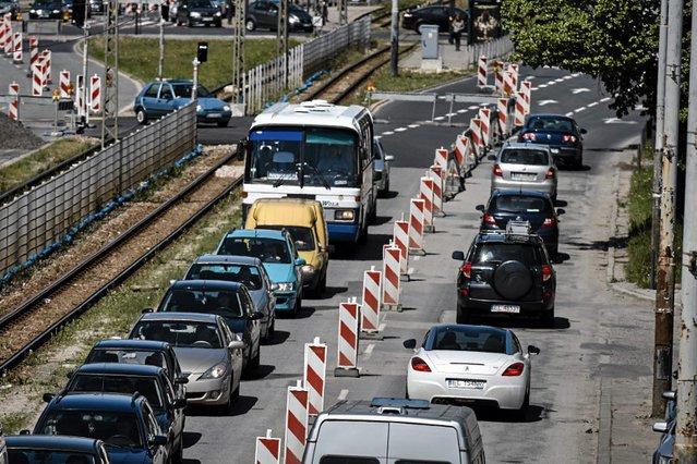 Fundusz Dróg Samorządowych przewiduje wprowadzenie opłaty drogowej, która miałaby zasilać Krajowy Fundusz Drogowy i tworzony Fundusz Dróg Samorządowych.