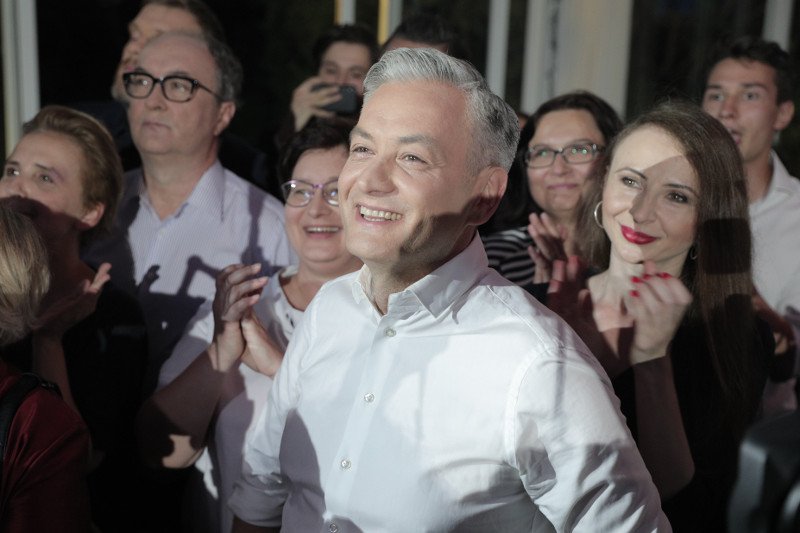 Robert Biedroń podczas wieczoru wyborczego.