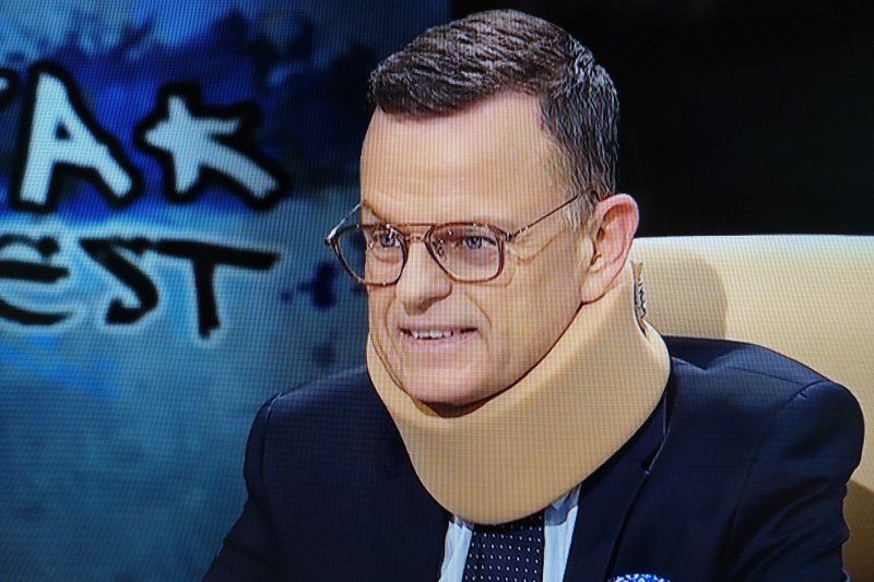Andrzej Morozowski pojawił się w studiu w kołnierzu ortopedycznym.