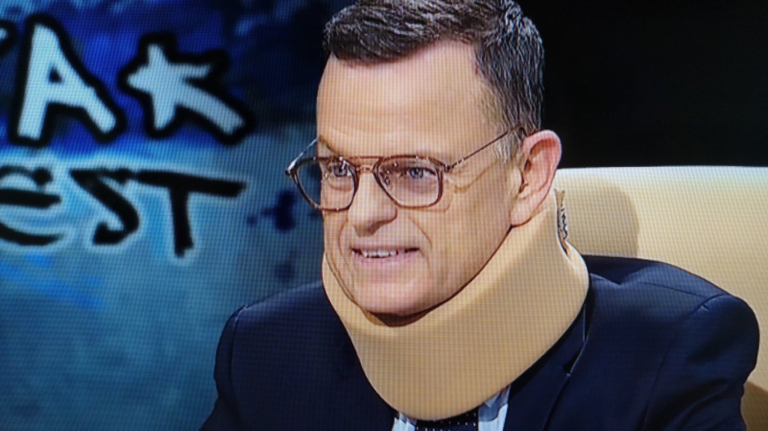 Andrzej Morozowski pojawił się w studiu w kołnierzu ortopedycznym.