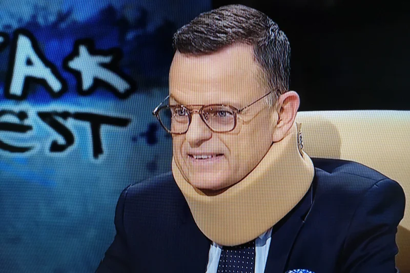 Andrzej Morozowski pojawił się w studiu w kołnierzu ortopedycznym.