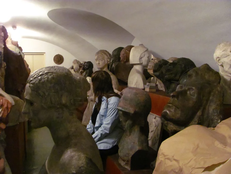 magazyny Królikarnia Muzeum Narodowe w Warszawie 
(fragment projektu "Majka z filmu")