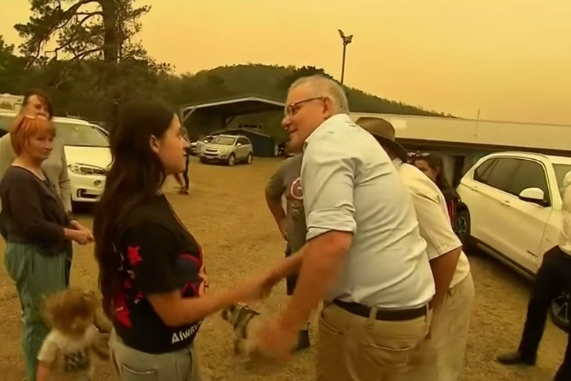 Mieszkańcy Cobargo w Nowej Południowej Walii nie ukrywali wściekłości na premiera Scotta Morrisona.