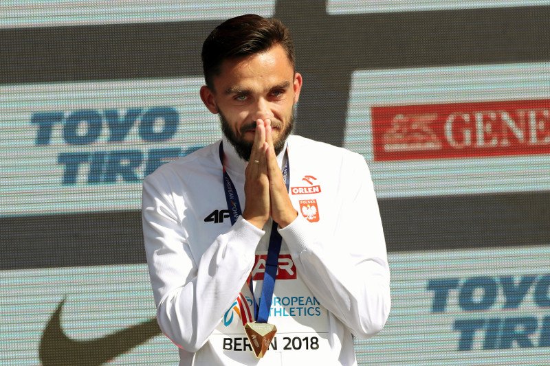 Adam Kszczot wygrał swój bieg pomimo kontuzji.