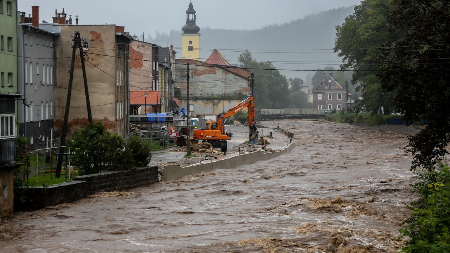 Powódź zbiera śmiertelne żniwo. Nie żyje jedna osoba w powiecie kłodzkim