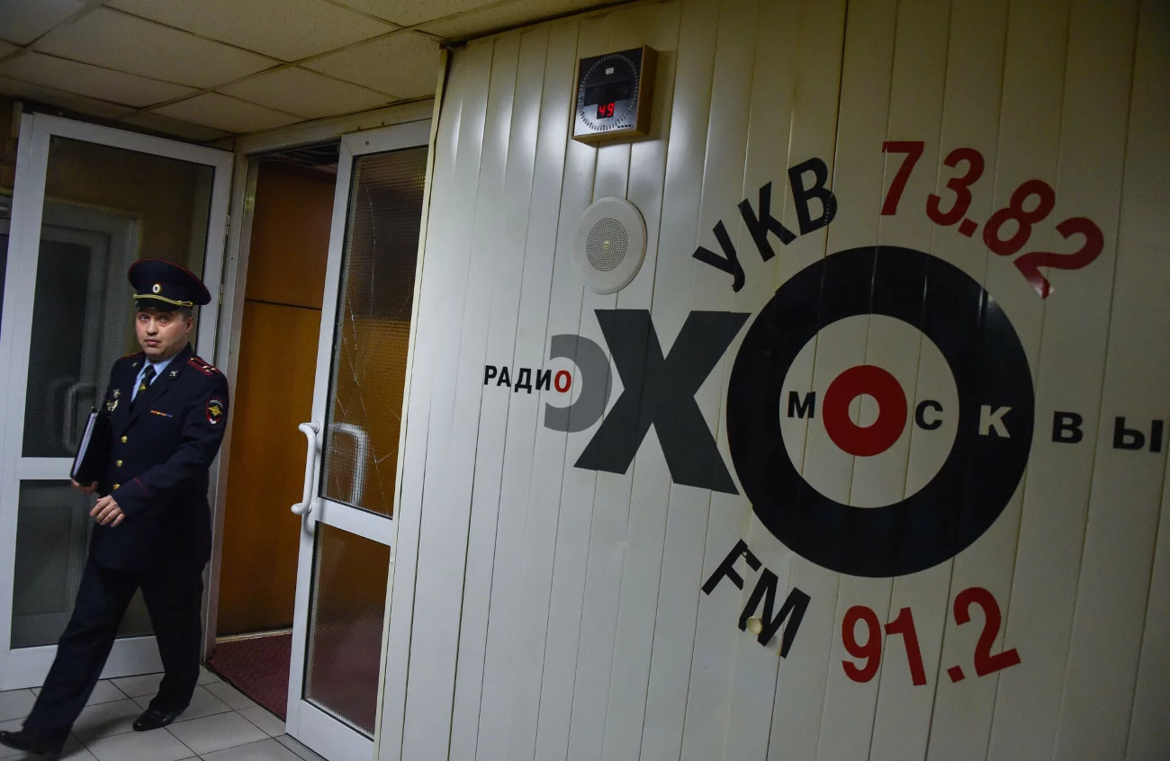 Radio Echo Moskwy zostało zamknięte z powodu informowania o wojnie. Podobny los spotkał telewizję Dożd