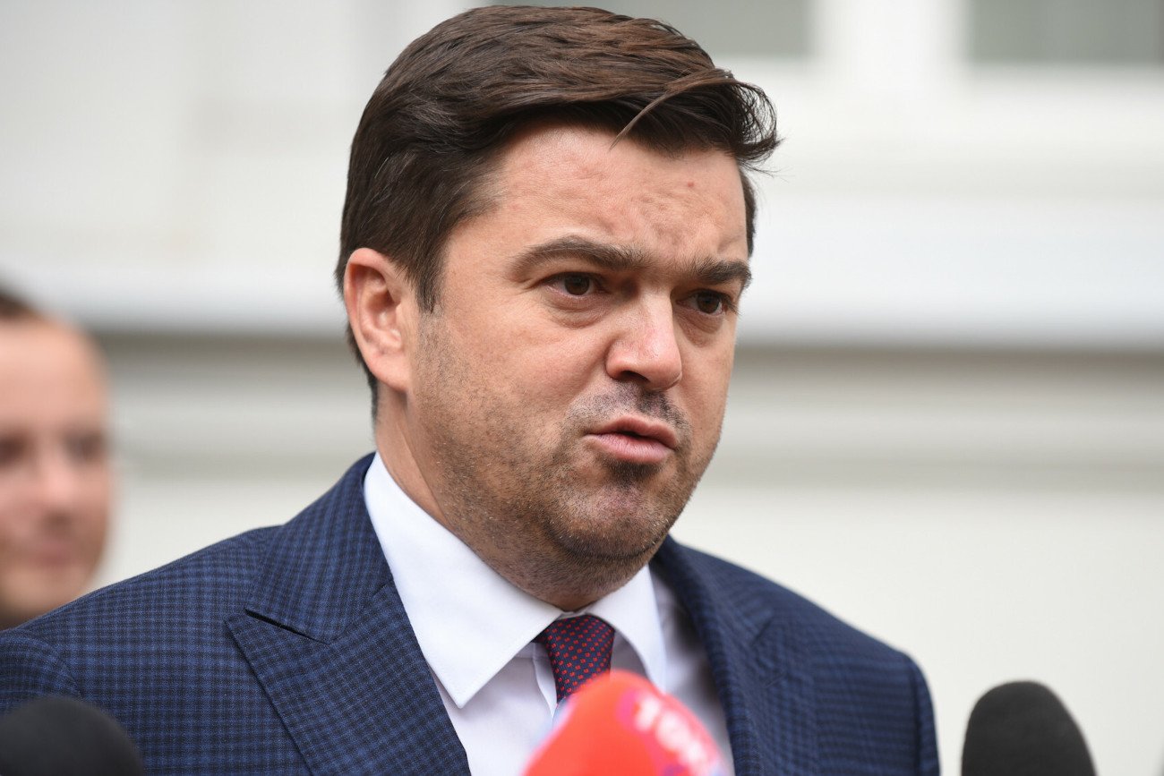 Pierwsze dostawy Molnupiraviru do Polski spodziewane są już w połowie grudnia – zapowiedział rzecznik resortu zdrowia.