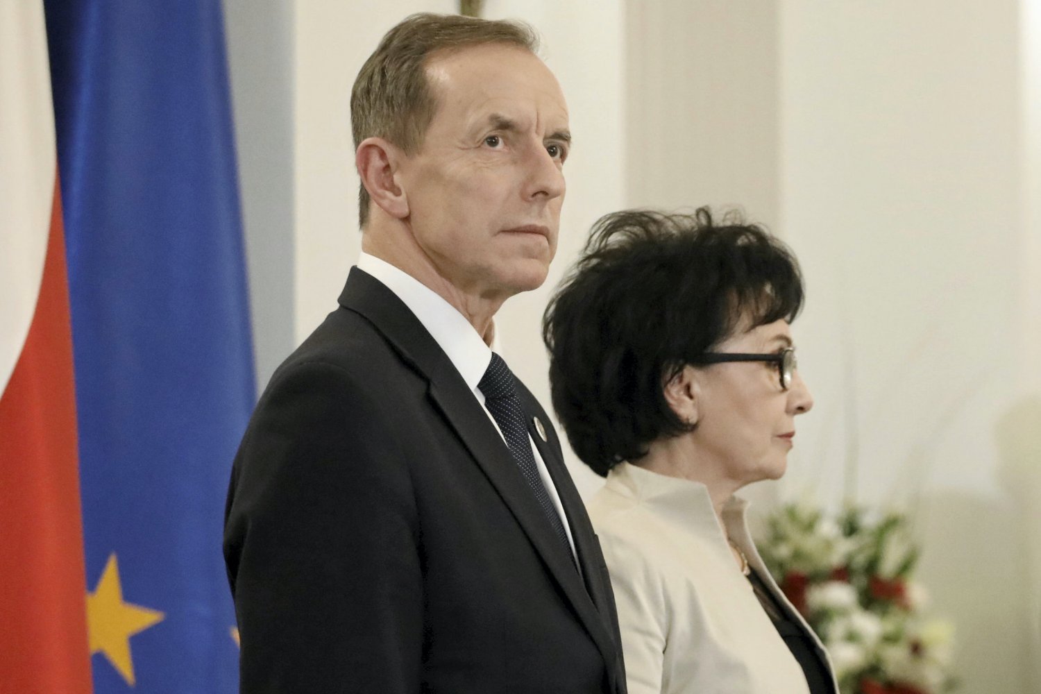 Wraz z utratą większości w Senacie przez PiS do izby wyższej wróciły europejskie flagi.