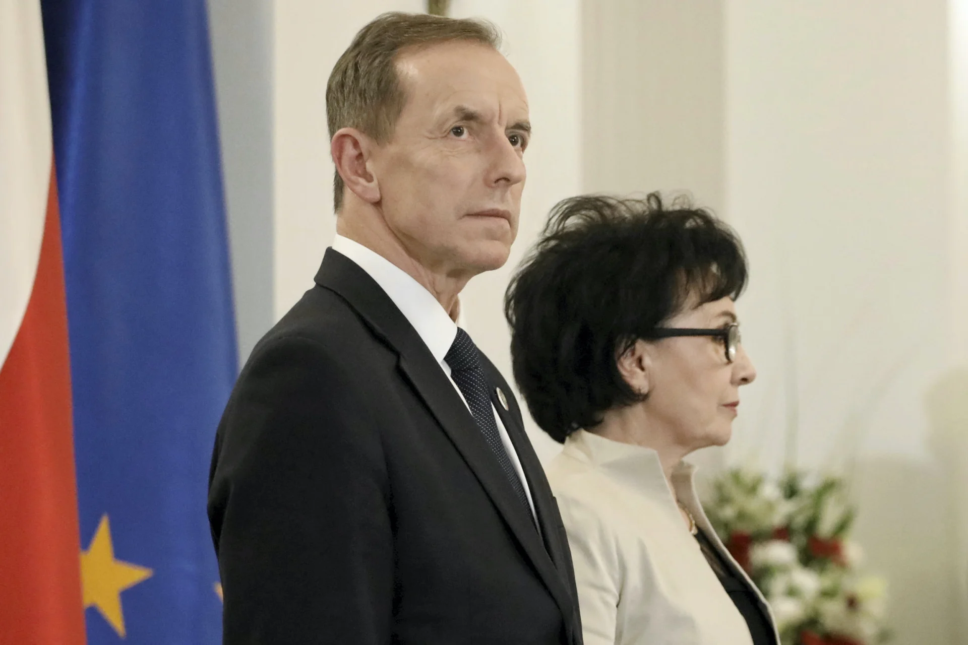 Wraz z utratą większości w Senacie przez PiS do izby wyższej wróciły europejskie flagi.