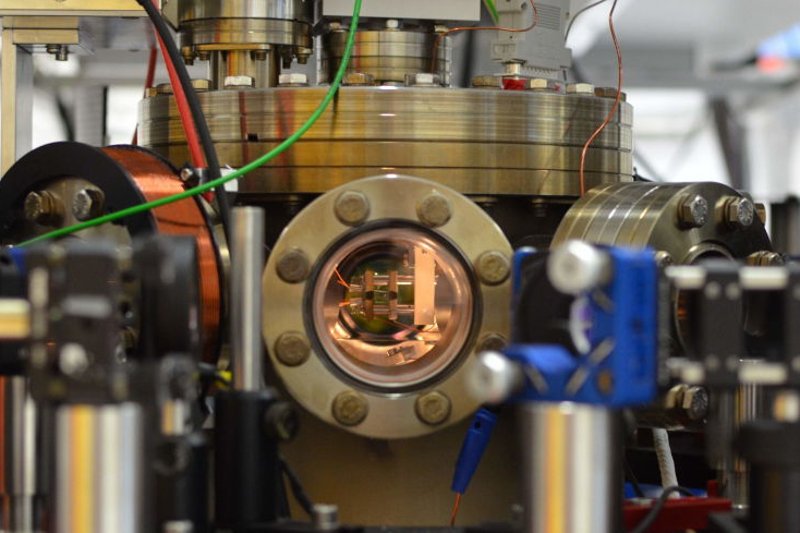 Najmniejszy silnik świata - wielkości atomu - opracowali naukowcy z Uniwersytetu w Moguncji