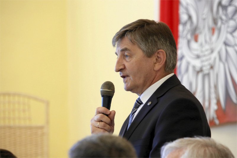 Marszałek Sejmu Marek Kuchciński uczestniczy w spotkaniach PiS z obywatelami. W sobotę dotarł do Nowego Sącza. Nie obyło się bez kontrowersji.