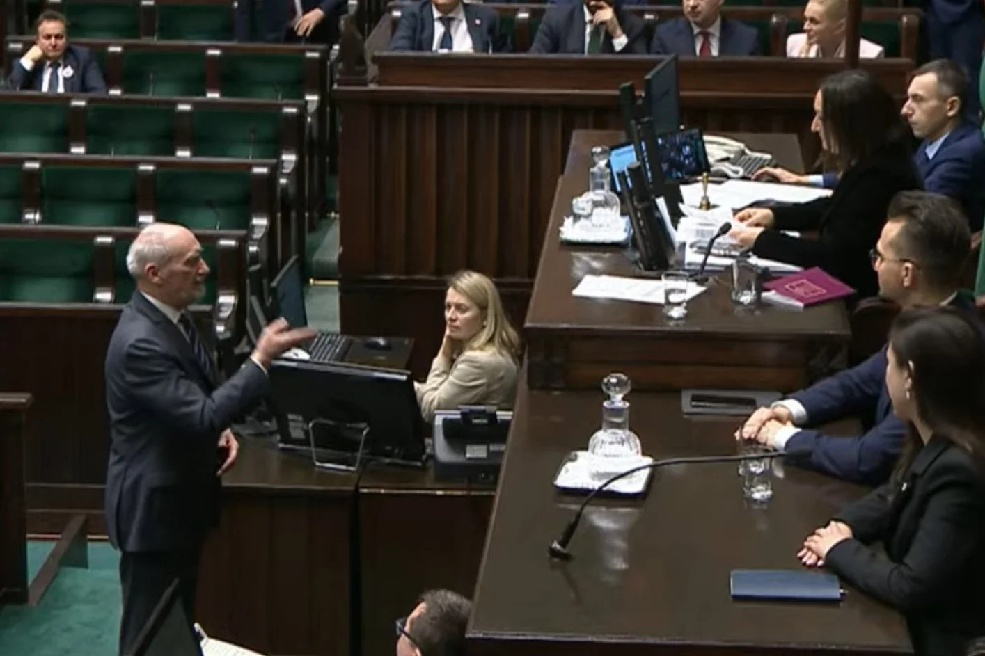 Awantura po wystąpieniu Tuska. Macierewicz nie wytrzymał.