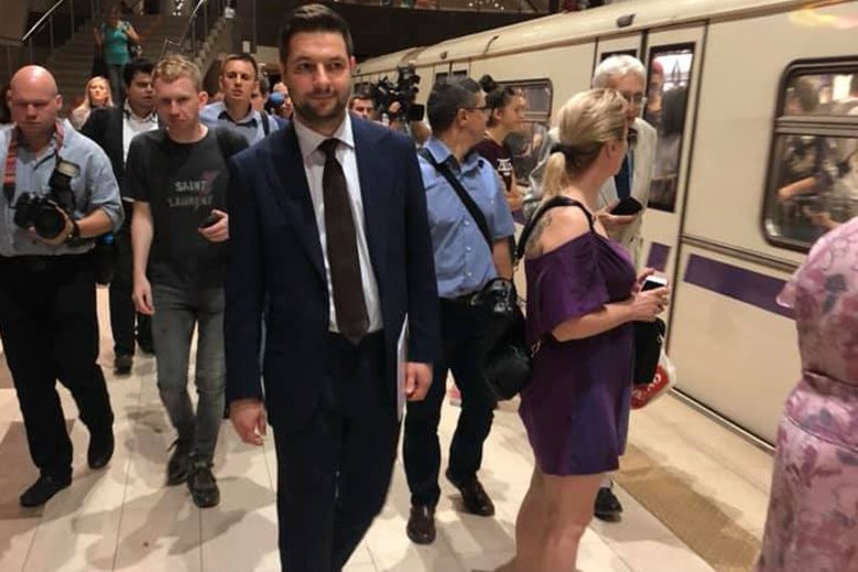 Kto sfinansował przelot Patryka Jakiego, członków jego sztabu i wybranych dziennikarzy do Sofii?