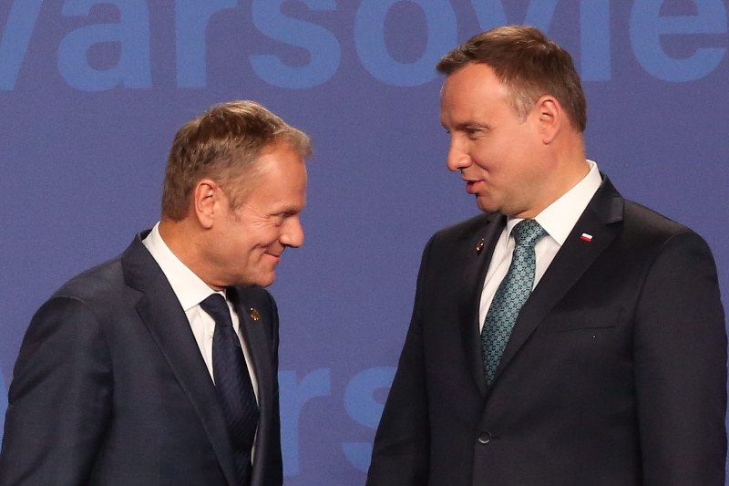 – W dyplomacji to się nazywa 'obraza' – komentuje dr Janusz Sibora. Jego zdaniem, to, co Duda zrobił Tuskowi, będzie miało konsekwencje. Na zdjęciu – spotkanie prezydenta i szefa RE podczas szczytu NATO w Warszawie.