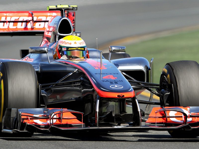 Lewis Hamilton w bolidzie McLaren MP4-27