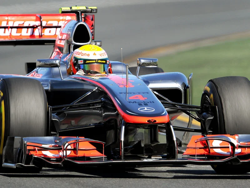 Lewis Hamilton w bolidzie McLaren MP4-27