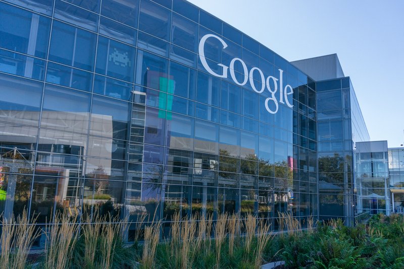 Twitter i Facebook nie udostępniają nagich zdjęć bez zgody zainteresowanych. Teraz czas na Google