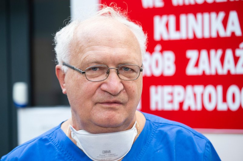 Simon skomentował kolejny rekordowy przyrost zakażeń. Kolejny rekord liczby zakażeń. Komentarz prof. Krzysztofa Simona.