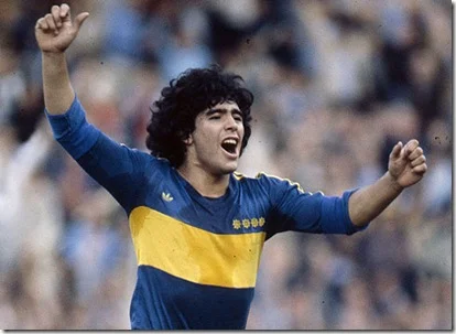 Diego Maradona za czasów gry w Boca