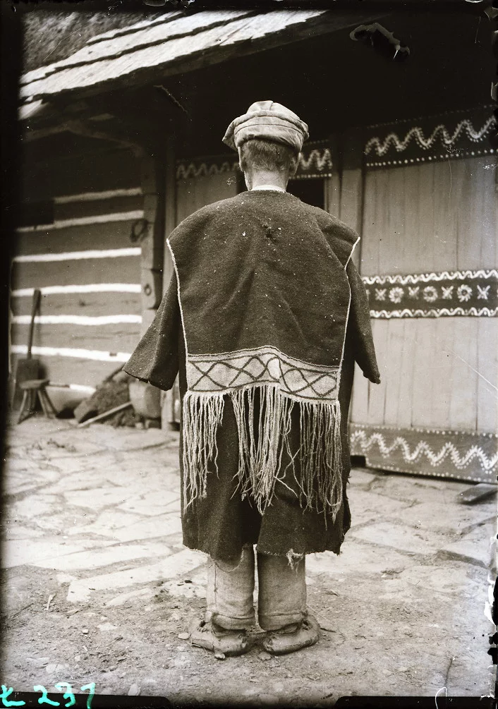 Gazda w czuchani, Smolnik koło Baligrodu, pow. Lesko, sierpień 1935.
