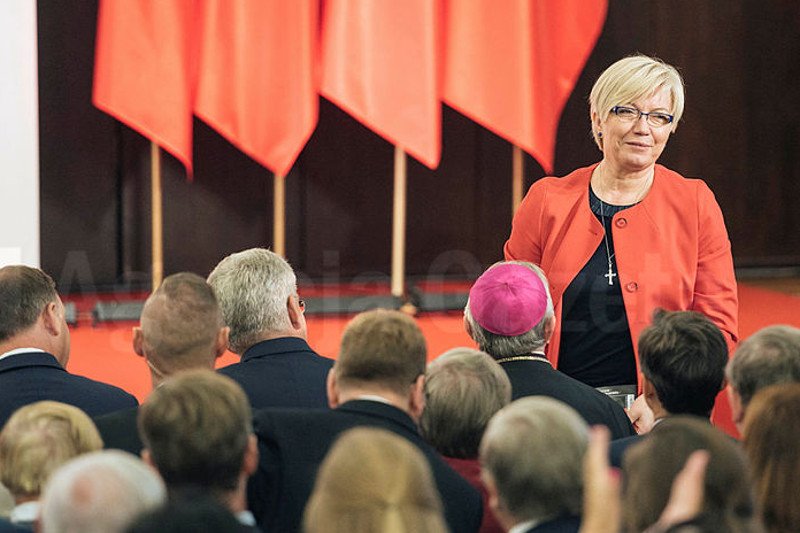 Przyznanie prezes TK Julii Przyłębskiej tytułu "Człowieka Wolności" przez tygodnik "Sieci" brzmi jak ponury żart