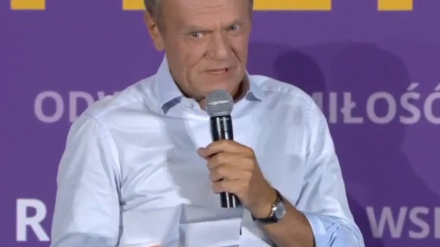 Tusk przeczytał regulamin pisowskich ławek. Aplauz i śmiech publiki