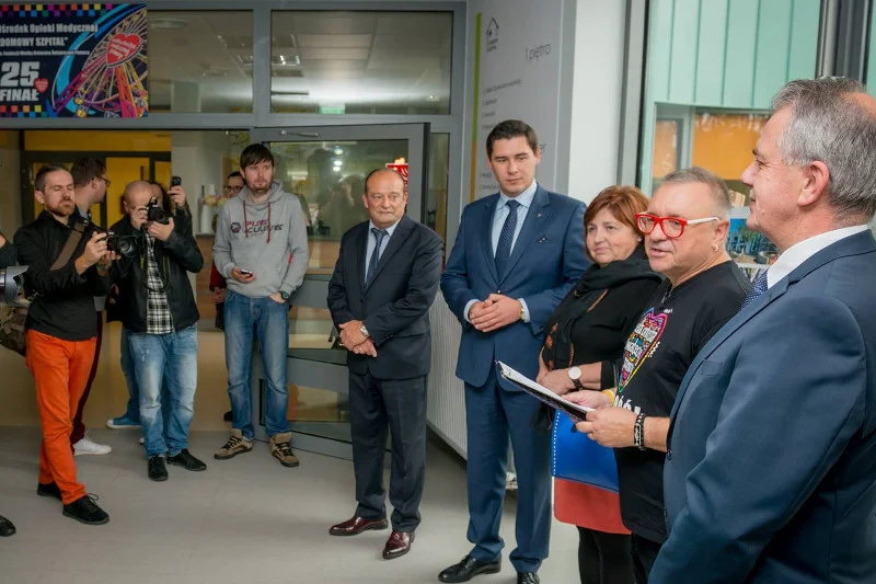 Jerzy Owsiak i jego żona byli witani w szpitalu w Białej Podlaskiej z najwyższymi honorami. Witał ich m.in. prezydent miasta Dariusz  Stefaniuk