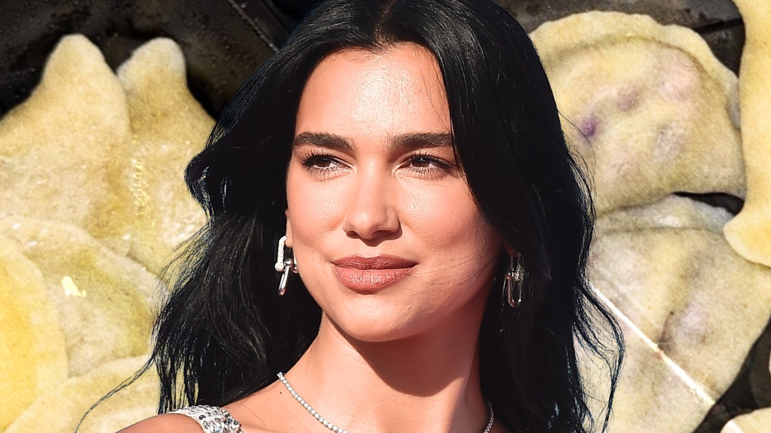 Dua Lipa na pierogach w Warszawie. Fani z Polski mieli do niej prośbę Dua Lipa