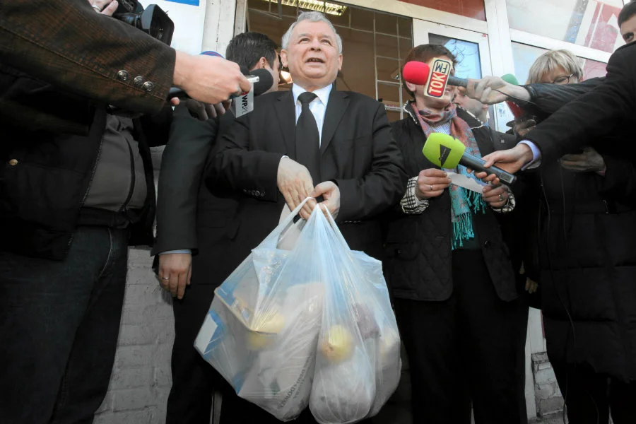 Jarosław Kaczyński po słynnych zakupach w Biedronce. Zarzucał rządowi Donalda Tuska drożyznę.