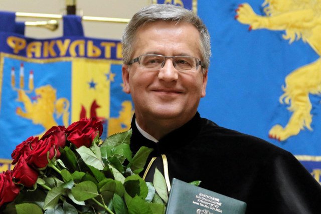 Bronisław Komorowski odebrał w czwartek tytuł doktora honoris causa Lwowskiego Uniwersytetu Narodowego im. Iwana Franki