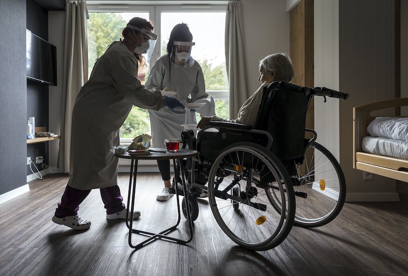 Warszawa trafiła na listę powiatów zagrożonych wprowadzeniem dodatkowych obostrzeń z powodu epidemii koronawirusa.