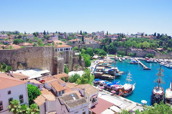 Antalya. Mniej turystów przyjechało w tym roku do Turcji, ale ich miejsce zajęli sami Turcy.