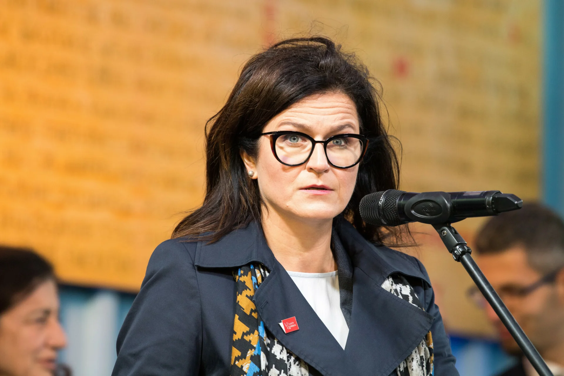 Opublikowano nowe wiadomości w ramach tzw. afery mailowej. W korespondencji wymienianej przez premiera z szefem KRPM prezydent Gdańska Aleksandra Dulkiewicz została nazwa "koleżanką" tego drugiego . Prezydent Gdańska Aleksandra Dulkiewicz.