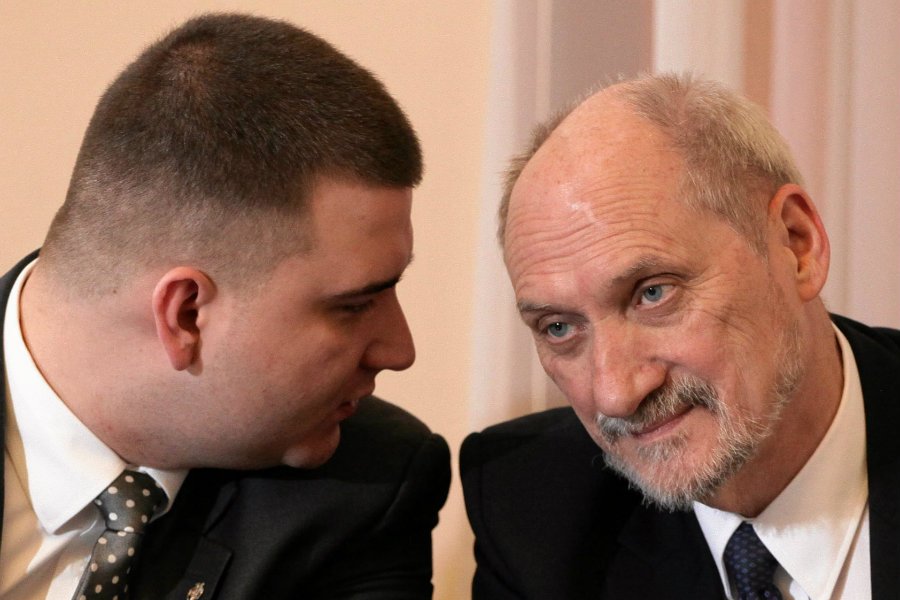 Antoni Macierewicz wydał łącznie 170 tys. zł na nagrody dla swoich współpracowników w 2017 roku - podało MON.