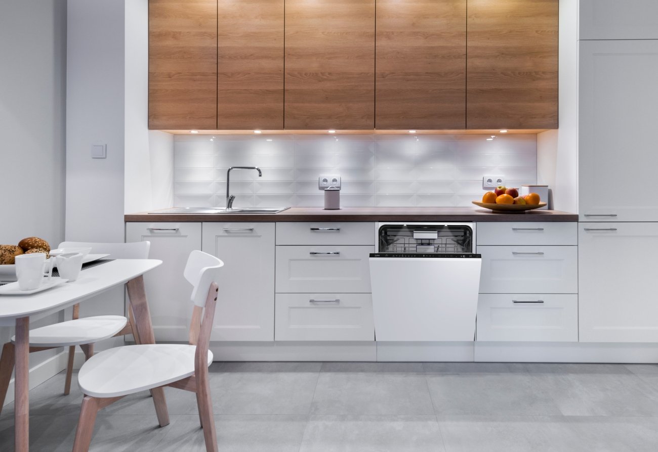 Beko BDIN38646MD bPro500 to zmywarka, której niezawodność przetestowaliśmy, myjąc w niej zaskakujące rzeczy takie jak narzędzia ogrodowe czy felga samochodowa.