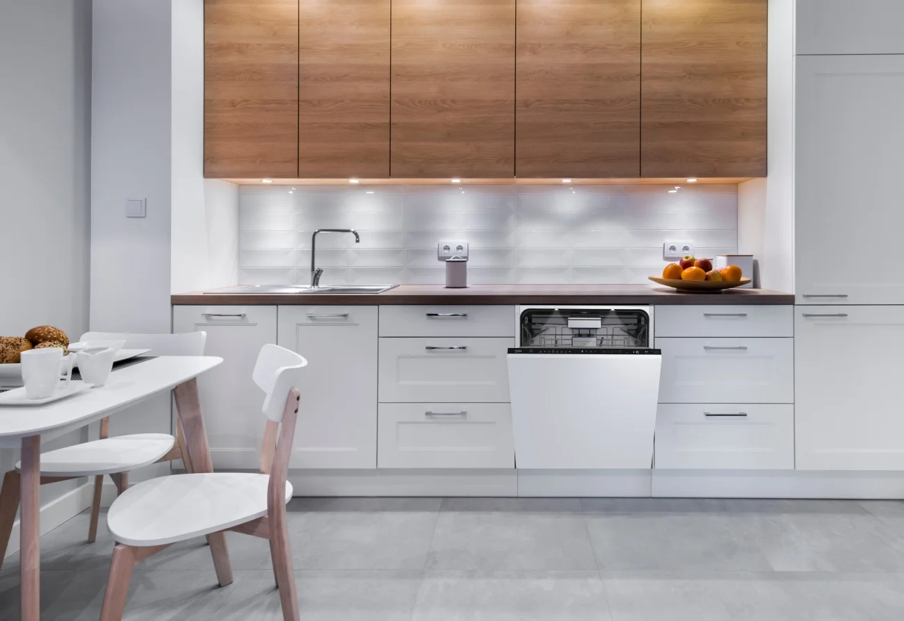 Beko BDIN38646MD bPro500 to zmywarka, której niezawodność przetestowaliśmy, myjąc w niej zaskakujące rzeczy takie jak narzędzia ogrodowe czy felga samochodowa.