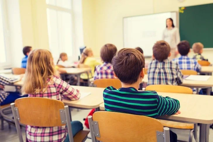 Małe dzieci mogą przenosić koronawirusa skuteczniej niż dorośli. Tak wynika z dwóch niezależnych badań naukowych.