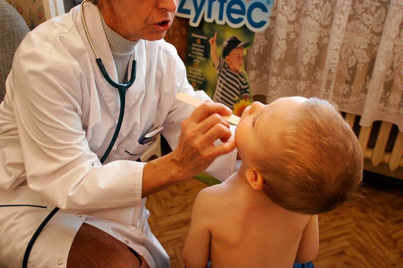 Lekarz wyjaśnia o co chodzi w sporze z Bartoszem Arłukowiczem.