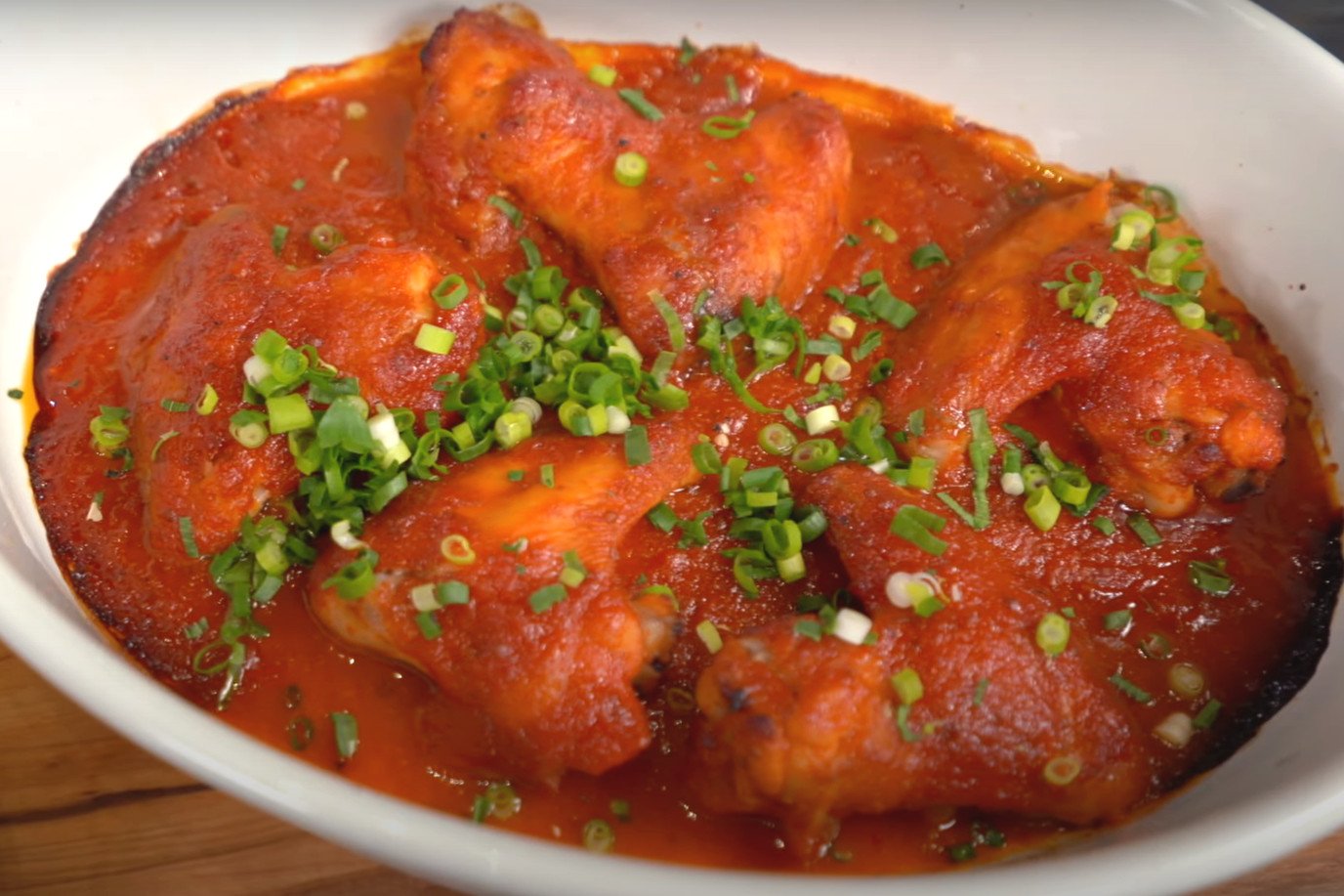 Posmakuj Polski: pikantne skrzydełka zapiekane w pomidorowym sosie, przepis pikantne skrzydełka zapiekane w pomidorowym sosie